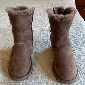 Gray Ugg boots size 6